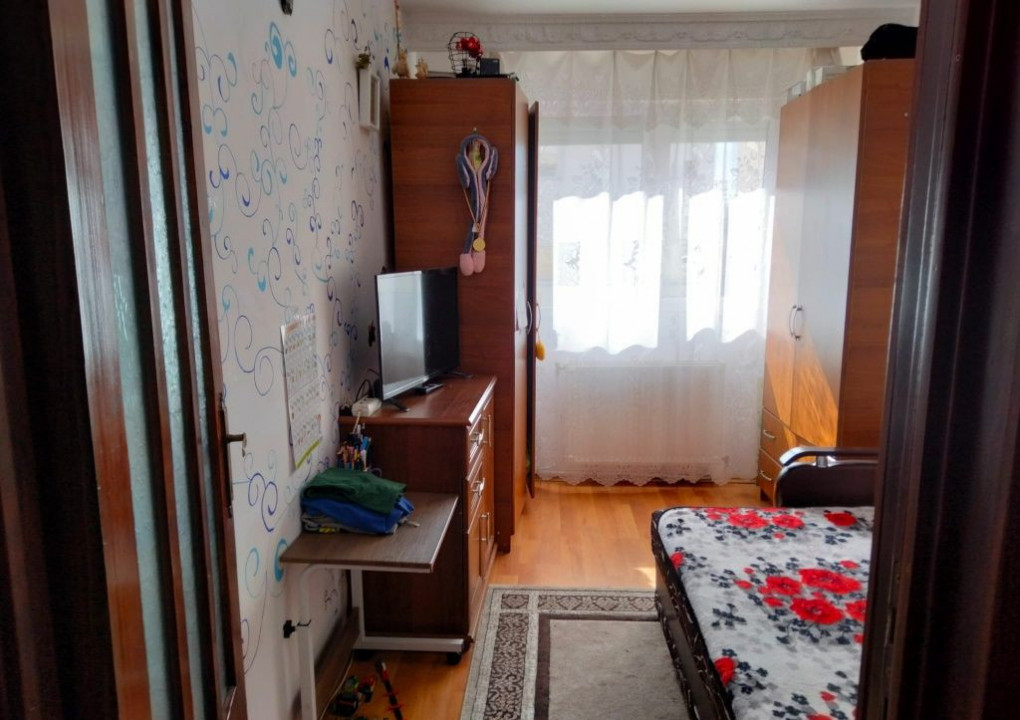 Mioritei, apartament cu 3 camere, etaj intermediar