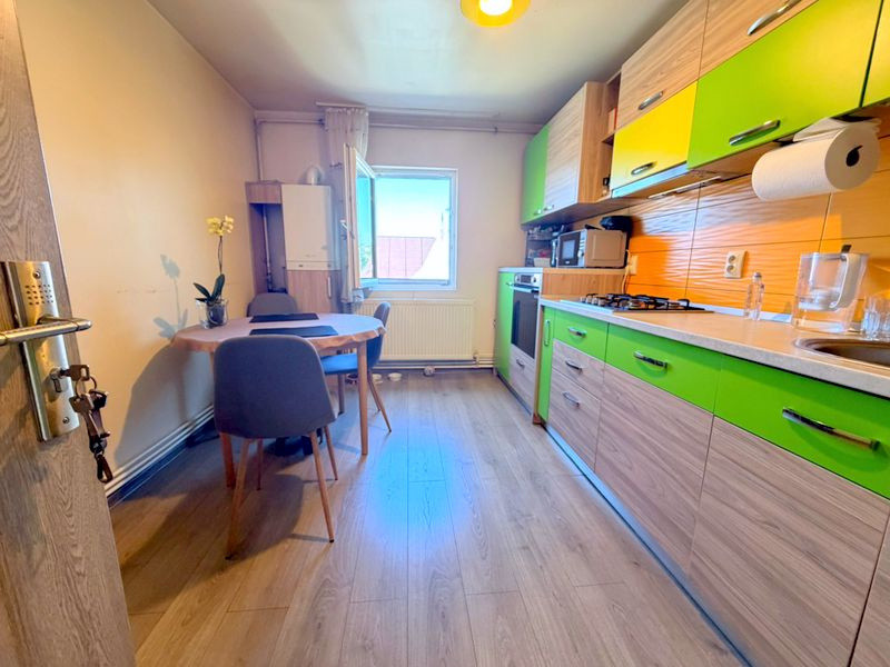 Apartament cu trei camere, str Alunului