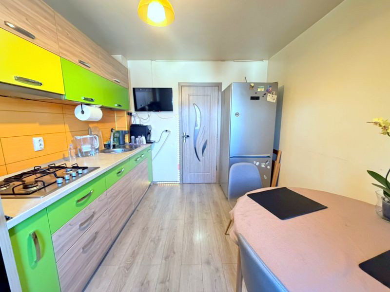 Apartament cu trei camere, str Alunului