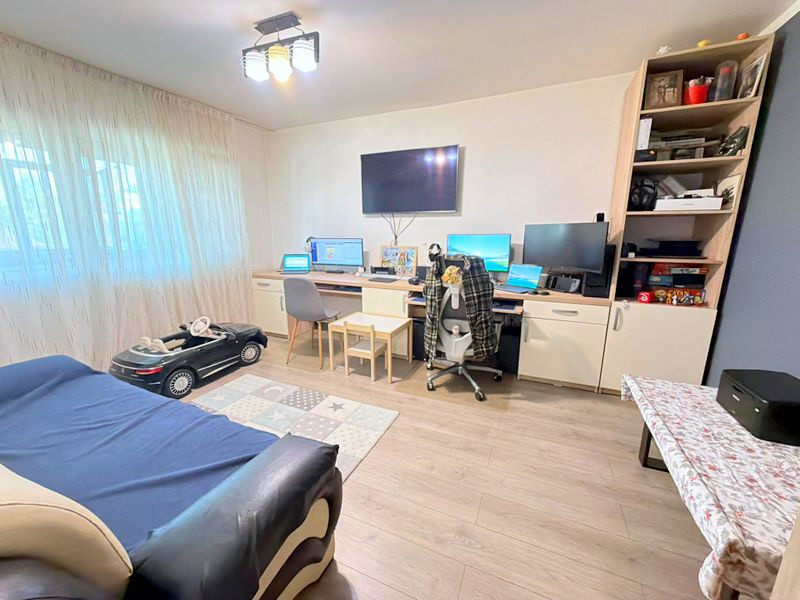 Apartament cu trei camere, str Alunului