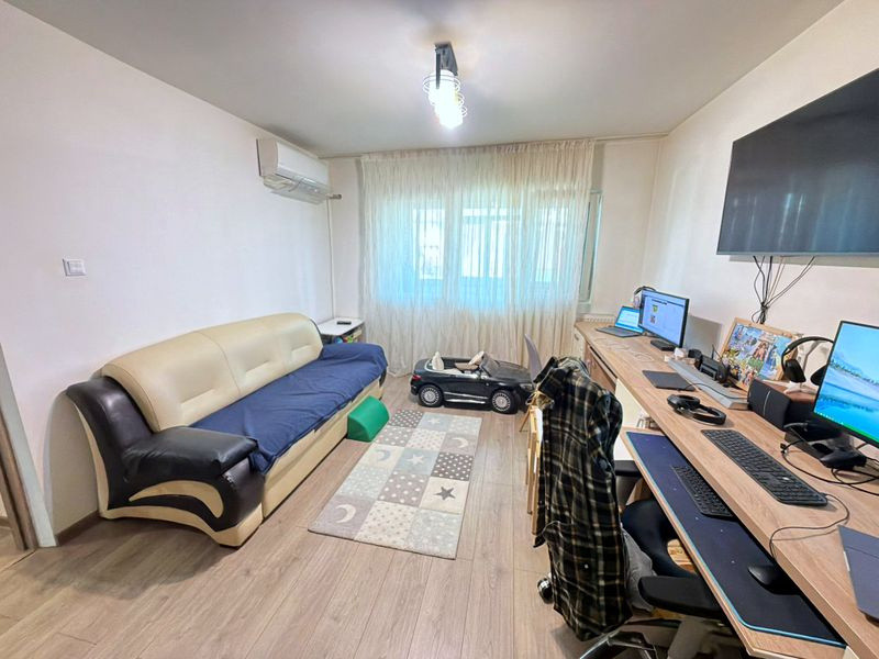 Apartament cu trei camere, str Alunului