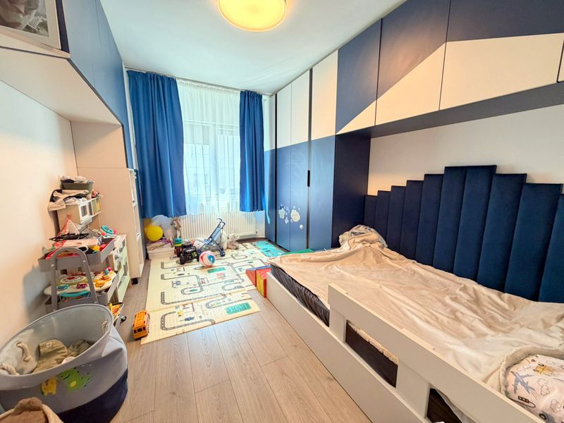 Apartament cu trei camere, str Alunului