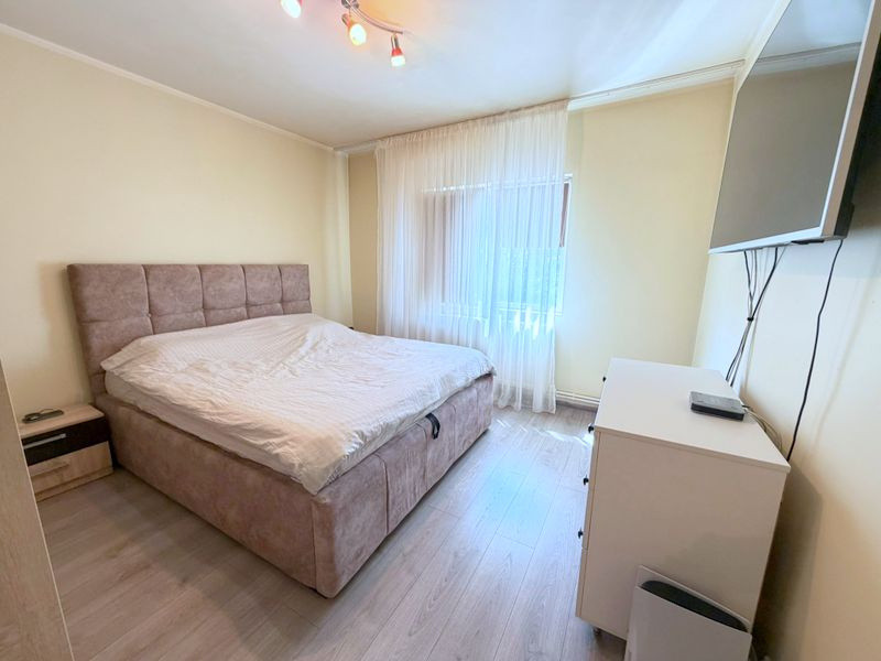 Apartament cu trei camere, str Alunului