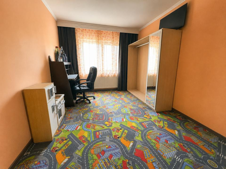 Bistrita Lac - Str Ana Ipatescu, 2 Decomandat, etaj 2/4, bloc 1984, MOBILAT