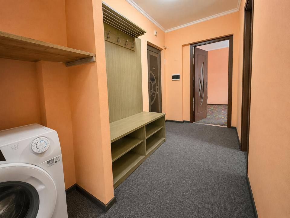 Bistrita Lac - Str Ana Ipatescu, 2 Decomandat, etaj 2/4, bloc 1984, MOBILAT