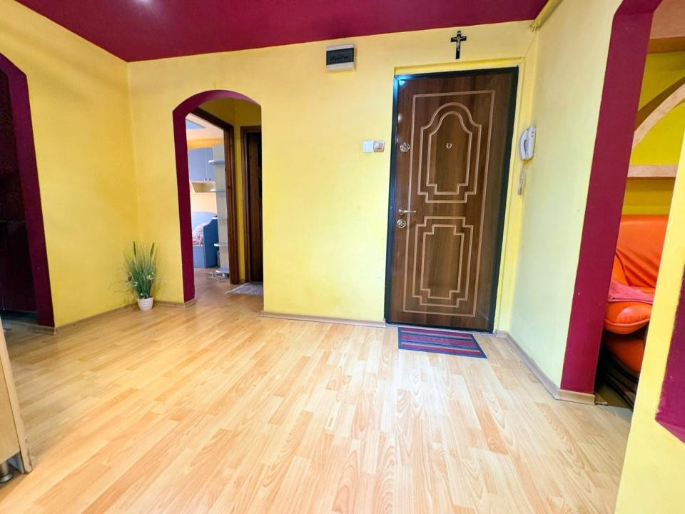 Piata Mioritei - Apartament 3 cam Decomandat, etaj 2/4, Mobilat, 3 Balconae