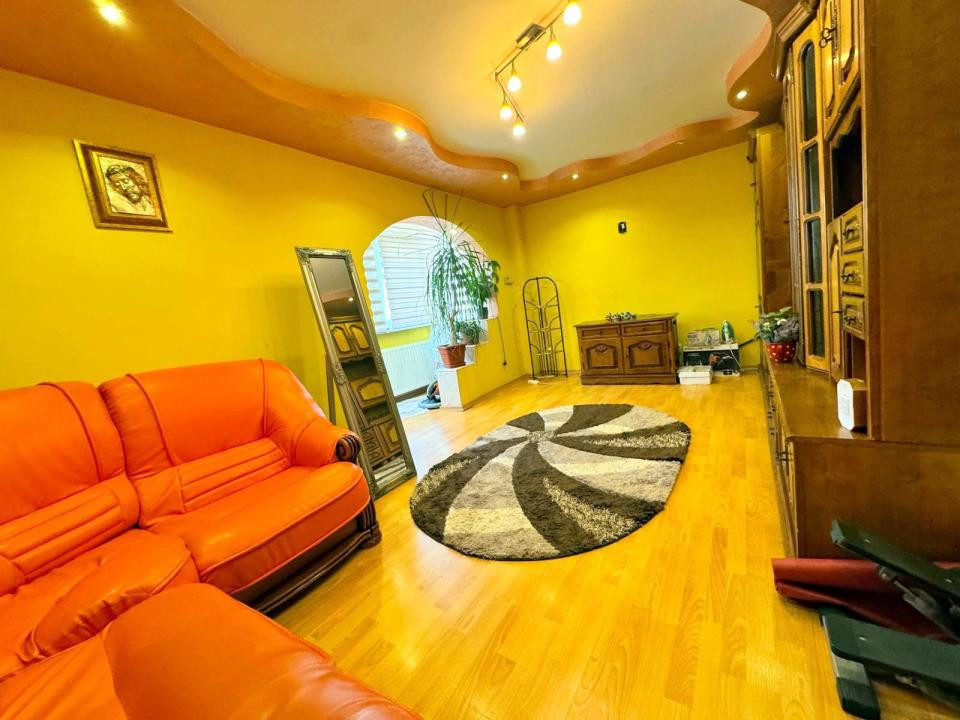 Piata Mioritei - Apartament 3 cam Decomandat, etaj 2/4, Mobilat, 3 Balconae