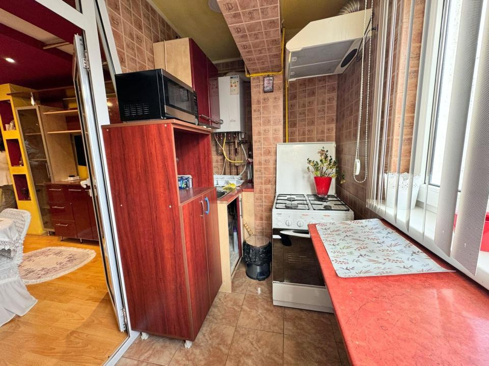 Piata Mioritei - Apartament 3 cam Decomandat, etaj 2/4, Mobilat, 3 Balconae