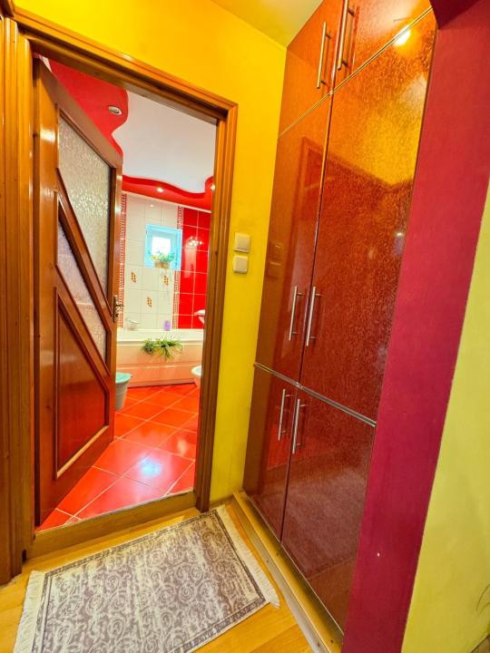 Piata Mioritei - Apartament 3 cam Decomandat, etaj 2/4, Mobilat, 3 Balconae