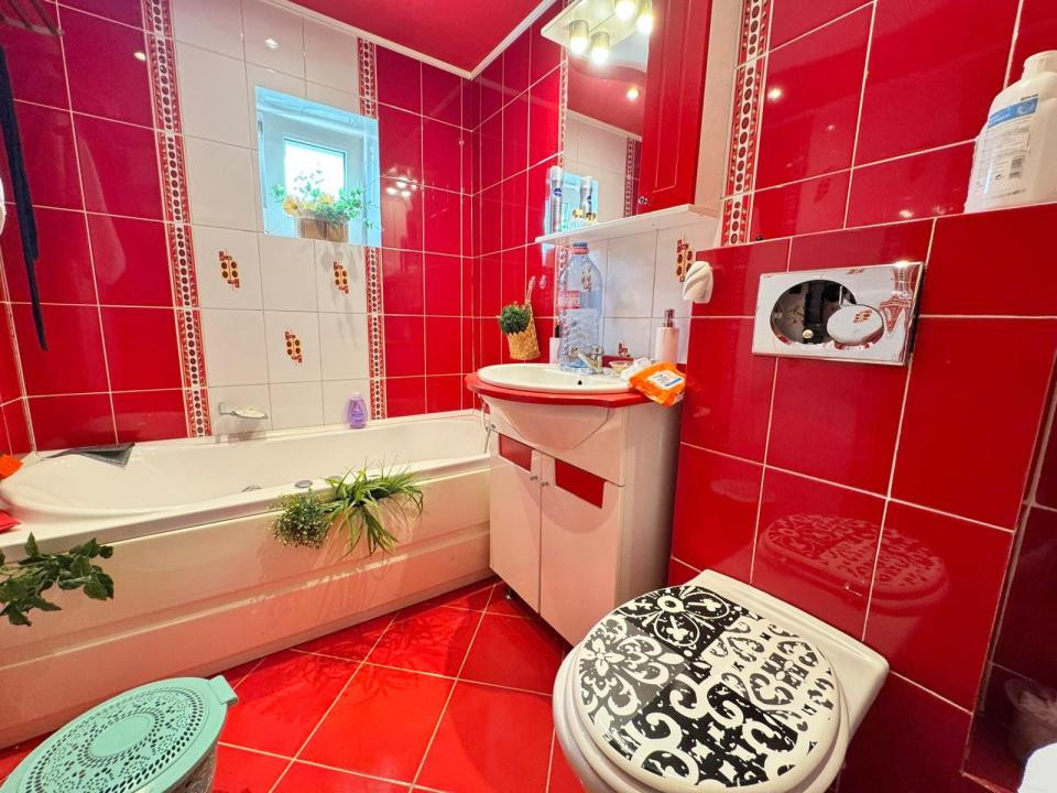 Piata Mioritei - Apartament 3 cam Decomandat, etaj 2/4, Mobilat, 3 Balconae