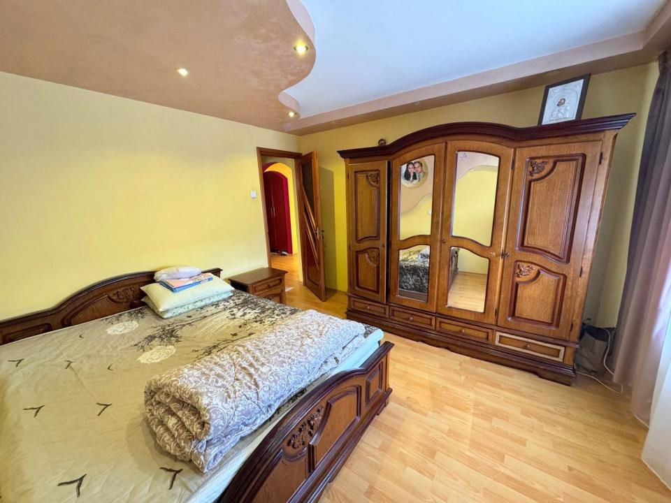 Piata Mioritei - Apartament 3 cam Decomandat, etaj 2/4, Mobilat, 3 Balconae