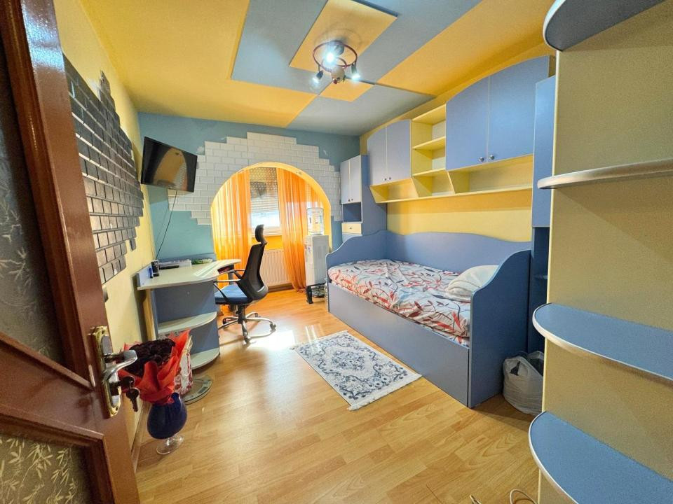 Piata Mioritei - Apartament 3 cam Decomandat, etaj 2/4, Mobilat, 3 Balconae