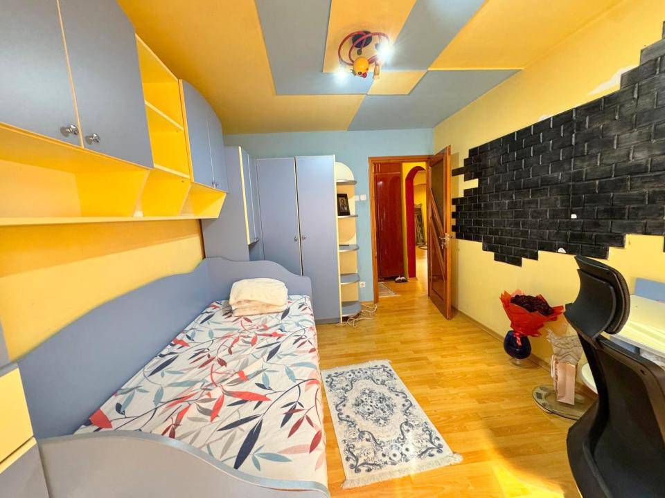 Piata Mioritei - Apartament 3 cam Decomandat, etaj 2/4, Mobilat, 3 Balconae