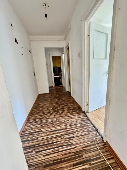 Narcisa, 50 mp utili, etaj intermediar.
