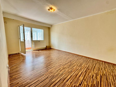 Narcisa, 50 mp utili, etaj intermediar.