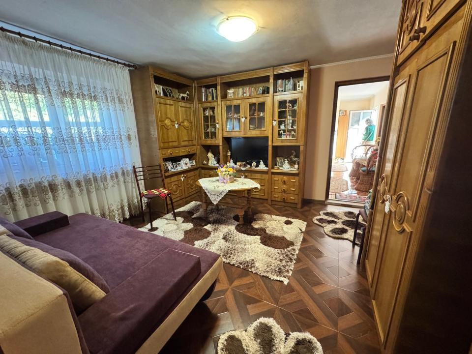 CFR, Bacău,  casă la preț de apartament 