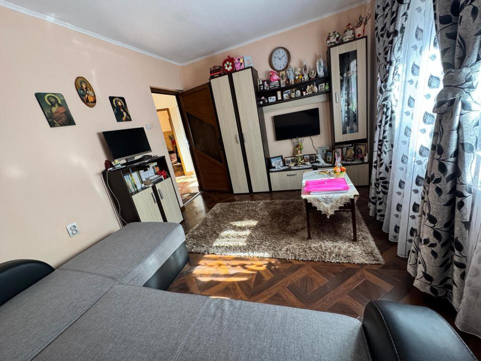 CFR, Bacău,  casă la preț de apartament 