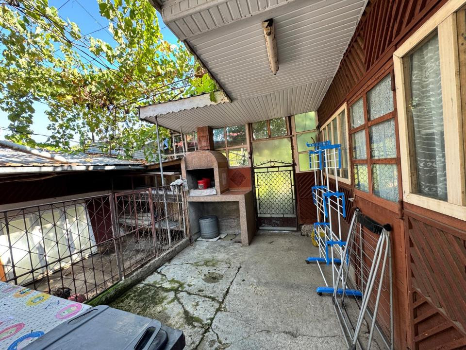 CFR, Bacău,  casă la preț de apartament 