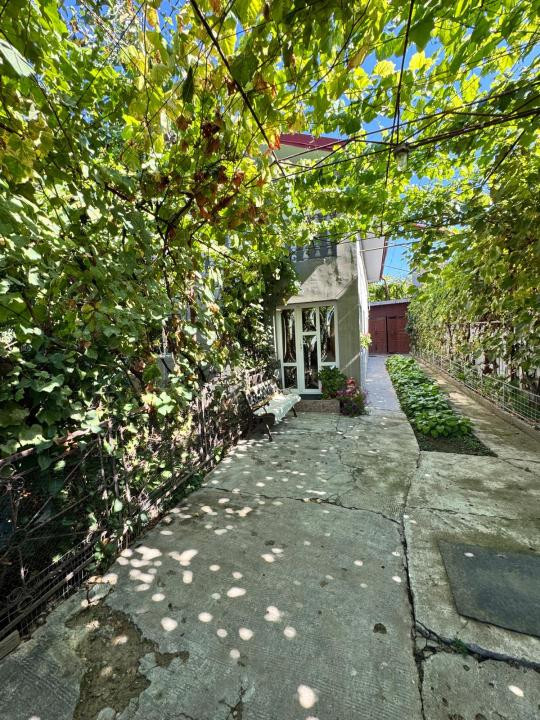 CFR, Bacău,  casă la preț de apartament 