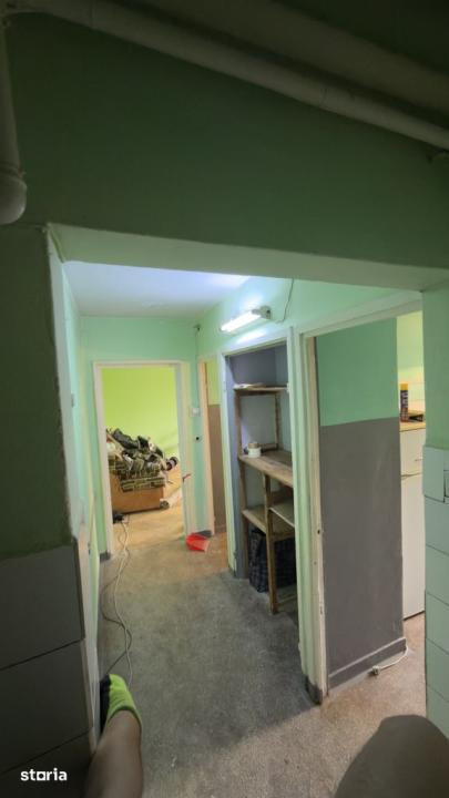 TIC Tac Spital. Apartament 3 cam semidecomandat, centrala proprie, izolat, balco