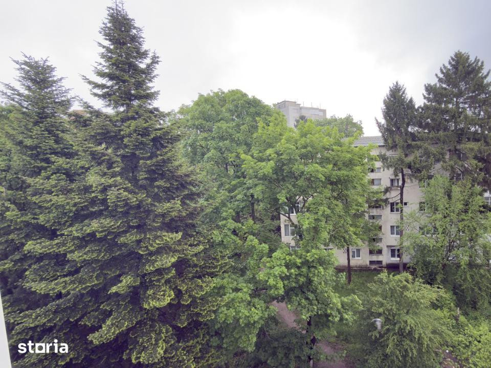 TIC Tac Spital. Apartament 3 cam semidecomandat, centrala proprie, izolat, balco