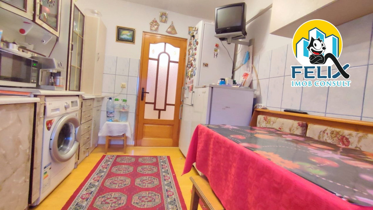 Apartament cu 3 camere, in spate la Cora